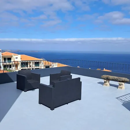 House Virginia Santa Cruz (Madeira)