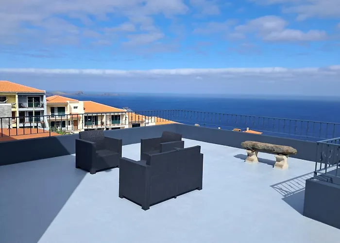 House Virginia Santa Cruz (Madeira)