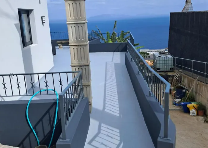 House Virginia * Santa Cruz (Madeira)